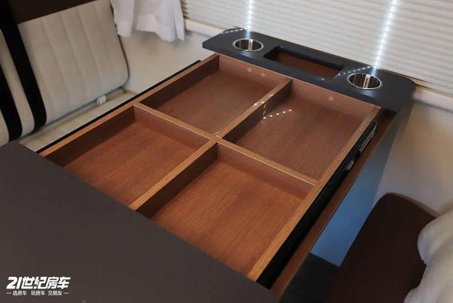 |全面进化!威尼斯房车亮相北京展pg模拟器电脑版912北京房车展(图8) |全面进化!威尼斯房车亮相北京展pg模拟器电脑版912北京房车展(图8)